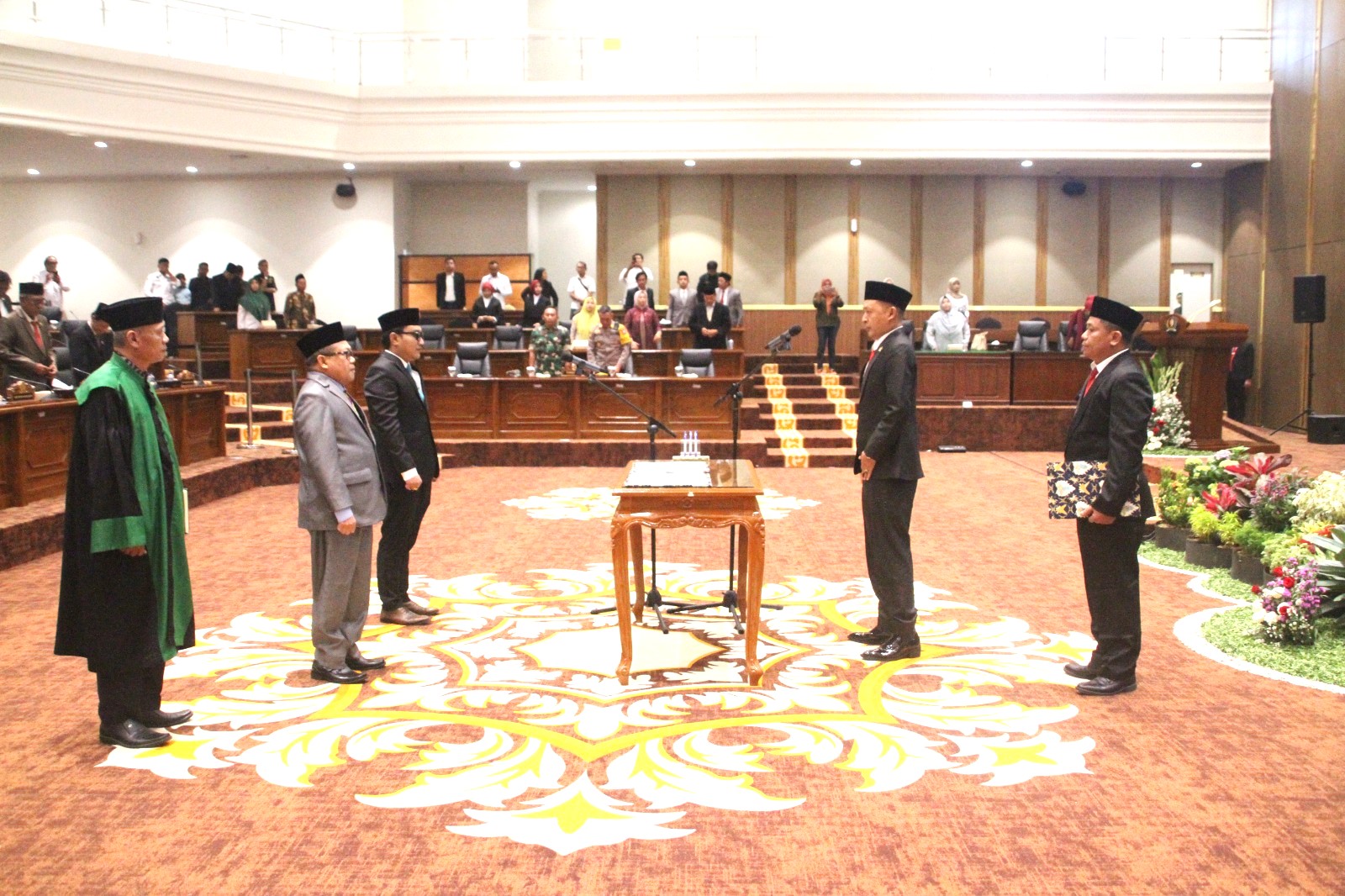 Dalam Rapat Paripurna Istimewa, Nafi’ Sahal dan Agus Dita Pratama Dilantik Jadi Anggota DPRD Bojonegoro