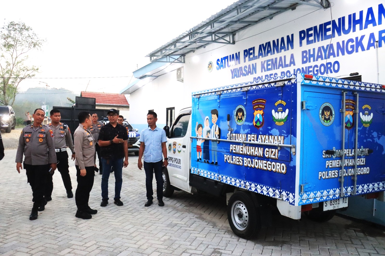 Dukung Penuh Program Gizi Anak, Kapolres Bojonegoro AKBP Afrian Satya Permadi Tinjau SPPG, di Sumodikaran, Dander