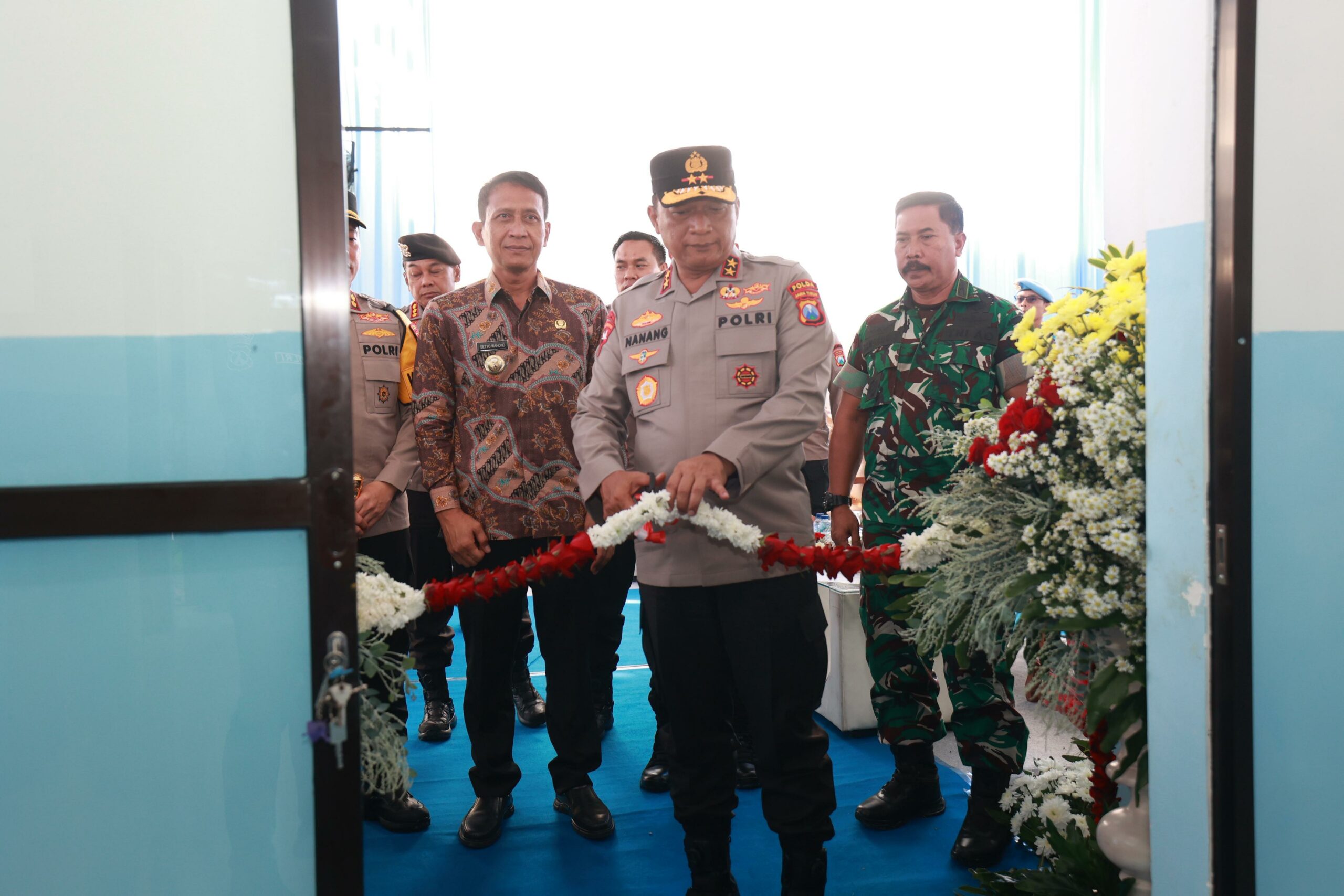 Dukung Program Makan Bergizi Gratis, Kapolda Jatim Resmikan SPPG Polres Bojonegoro, di Desa Sumodikaran, Dander