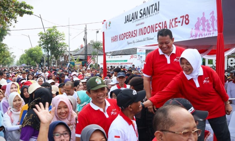 Jalan Santai, Menutup Rangkaian Acara Hari Koperasi Ke-78 Jawa Timur, di Bojonegoro Jalan Santai, Menutup Rangkaian Acara Hari Koperasi Ke-78 Jawa Timur, di Bojonegoro