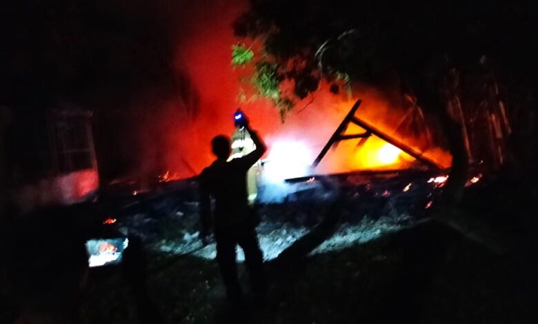 Kebakaran Rumah Di Dander, Diduga Dibakar Sendiri Oleh Anak Korban Yang Alami Gangguan Jiwa