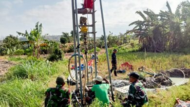 Satgas TMMD Ke-125 Bojonegoro, Membuatkan Sumur Bor Bagi Warga Desa Soko, Temayang