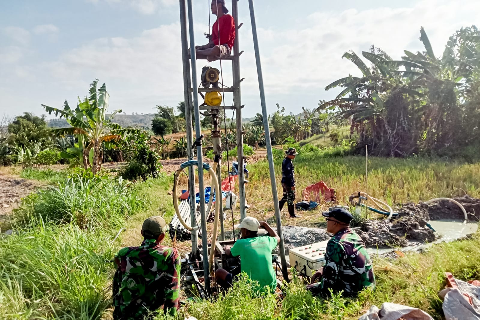 Satgas TMMD Ke-125 Bojonegoro, Membuatkan Sumur Bor Bagi Warga Desa Soko, Temayang