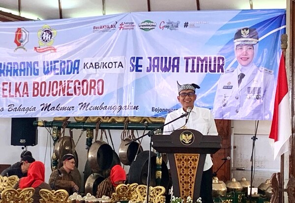Senyum Bahagia Para Lansia, Rayakan Hari Lanjut Usia Nasional Se-Jawa Timur 2025, di Bojonegoro Senyum Bahagia Para Lansia, Rayakan Hari Lanjut Usia Nasional Se-Jawa Timur 2025, di Bojonegoro