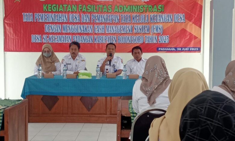 Sosialisasi Penguatan Fasilitas Administrasi Tata Pemerintahan dan Pemantapan Tata Kelola Keuangan Desa CMS, di Padangan