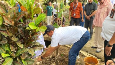 Bupati Bojonegoro Setyo Wahono Hadiri Kegiatan Tanam Pohon Bersama Mahasiswa KKNTK-21 Unigoro, di Desa Klino, Sekar