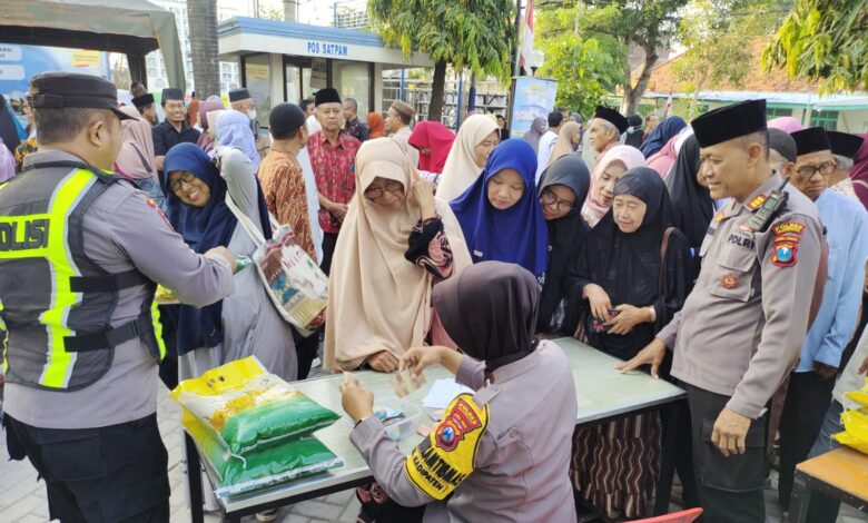 Gerakan Pangan Murah Digelar Polsek Bojonegoro Kota Gandeng PDPM dan Kokam Bojonegoro Gerakan Pangan Murah Digelar Polsek Bojonegoro Kota Gandeng PDPM dan Kokam Bojonegoro