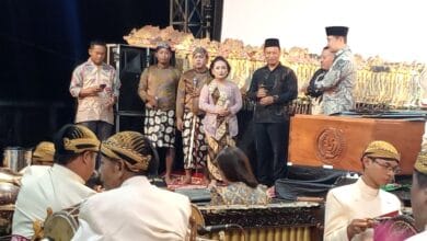 Kades Sumberarum Suryanto Gelar Tasyakuran Menempati Rumah Baru, Dirangkai HUT RI Ke-80, Dengan Pagelaran Wayang Kulit Kades Sumberarum Suryanto Gelar Tasyakuran Menempati Rumah Baru, Dirangkai HUT RI Ke-80, Dengan Pagelaran Wayang Kulit