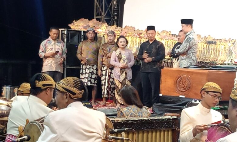 Kades Sumberarum Suryanto Gelar Tasyakuran Menempati Rumah Baru, Dirangkai HUT RI Ke-80, Dengan Pagelaran Wayang Kulit Kades Sumberarum Suryanto Gelar Tasyakuran Menempati Rumah Baru, Dirangkai HUT RI Ke-80, Dengan Pagelaran Wayang Kulit