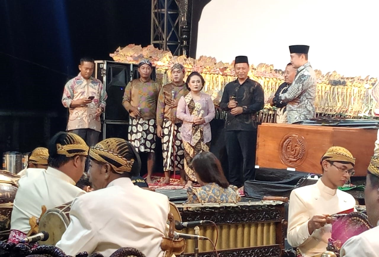 Kades Sumberarum Suryanto Gelar Tasyakuran Menempati Rumah Baru, Dirangkai HUT RI Ke-80, Dengan Pagelaran Wayang Kulit