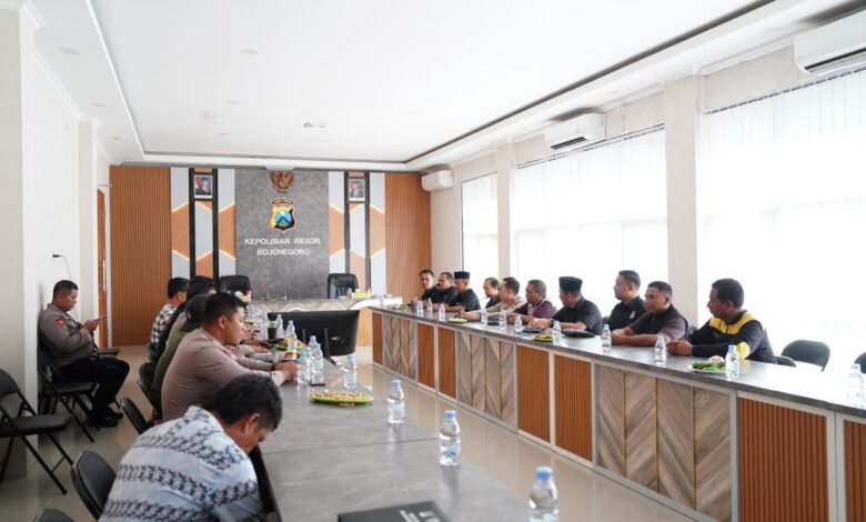 Kapolres Bojonegoro AKBP Afrian Satya Permadi dan BKP Kompak Serukan Jaga Kerukunan, Tolak Anarkisme Kapolres Bojonegoro AKBP Afrian Satya Permadi dan BKP Kompak Serukan Jaga Kerukunan, Tolak Anarkisme