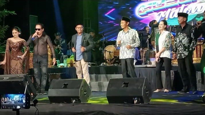 Menampilkan Campursari Guyon Maton Cak Percil Cs, Di Acara Khitanan R. Muhammad Furqon Syauqi Al-Faruq, Di Desa Pelem, Purwosari Menampilkan Campursari Guyon Maton Cak Percil Cs, Di Acara Khitanan R. Muhammad Furqon Syauqi Al-Faruq, Di Desa Pelem, Purwosari