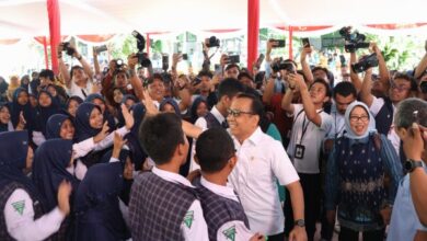 Menko PMK Pratikno Hadiri Pelaksanaan Cek Kesehatan Gratis Bagi Anak-anak Sekolah di Bojonegoro