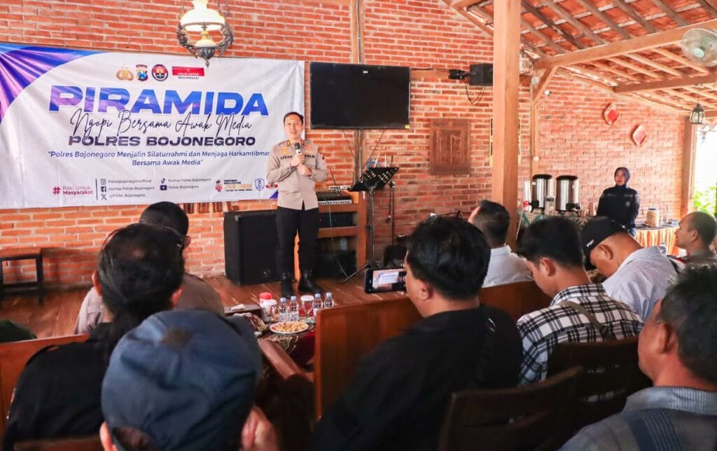 Ngopi Bersama Awak Media Mampu Perkuat Sinergi Polri dengan Media di Bojonegoro Ngopi Bersama Awak Media Mampu Perkuat Sinergi Polri dengan Media di Bojonegoro