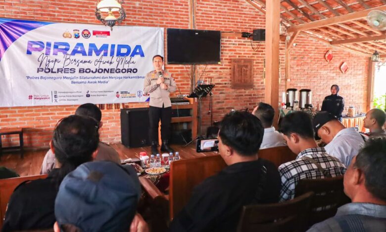 Ngopi Bersama Awak Media Mampu Perkuat Sinergi Polri dengan Media di Bojonegoro Ngopi Bersama Awak Media Mampu Perkuat Sinergi Polri dengan Media di Bojonegoro