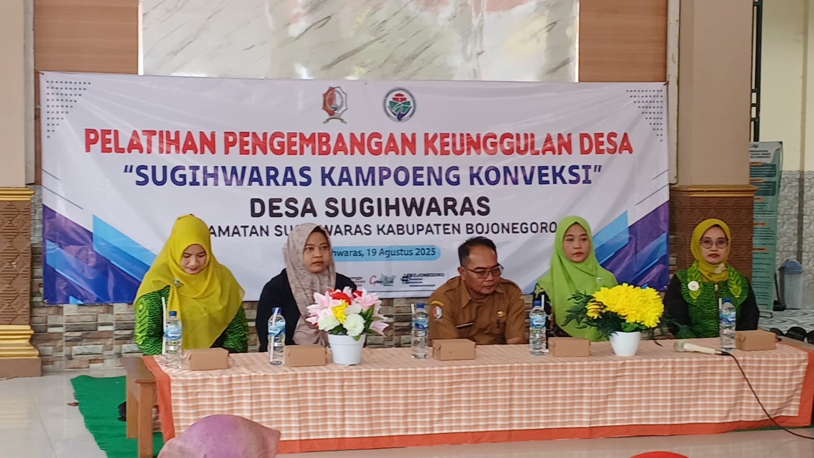 Pemdes Sugihwaras Bekerjasama Dengan Institut At-Tanwir Gelar Pelatihan Pengembangan Keunggulan Desa Jadikan ‘Sugihwaras Kampoeng Konveksi’