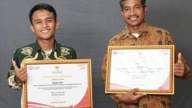 Petani Muda Bojonegoro Fathul Ilma Asal Desa Bendo, Kapas, Raih Penghargaan Berprestasi Kategori Teladan dari Menteri Pertanian RI Petani Muda Bojonegoro Fathul Ilma Asal Desa Bendo, Kapas, Raih Penghargaan Berprestasi Kategori Teladan dari Menteri Pertanian RI