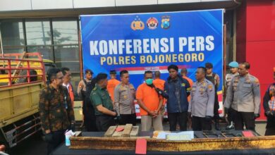 Polres Bojonegoro Ringkus 4 Pelaku Pencuri Besi Bekas Rel KA, 6 Pelaku DPO