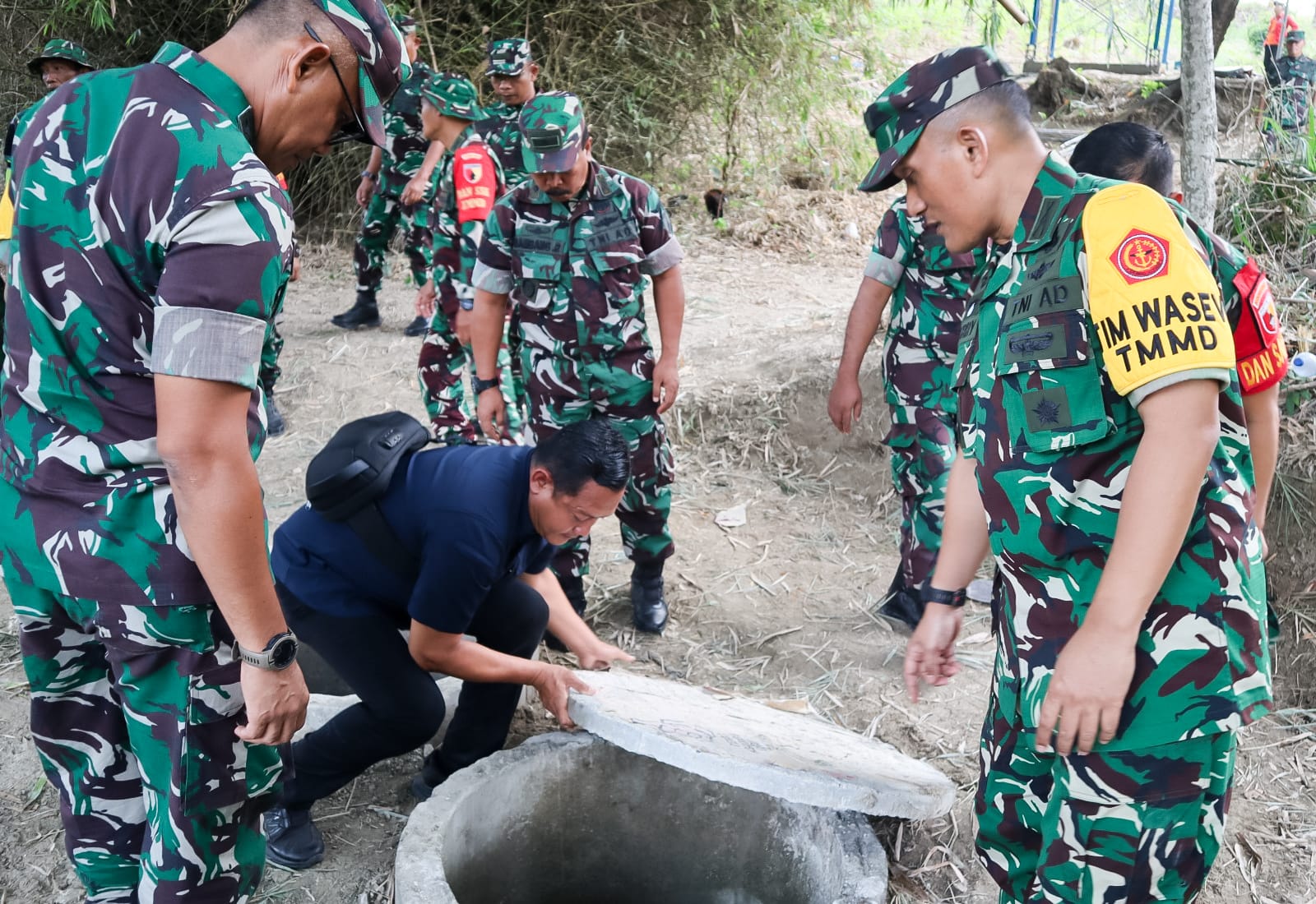 Tim Wasev Mabes TNI-AD Tinjau Sasaran TMMD 125 Bojonegoro, di Desa Soko, Temayang