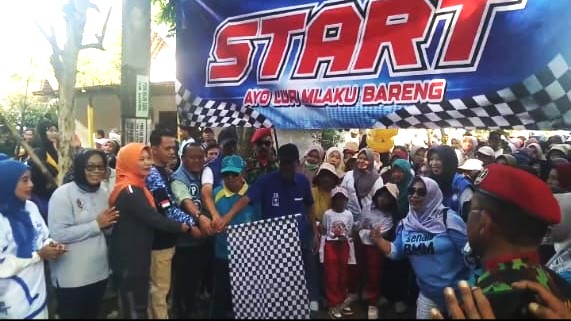 Wabup Bojonegoro Hj Nurul Azizah Hadiri Jalan Sehat dan Do’a Untuk Negeri Dalam Rangka HUT PAN Ke-27, di Kalitidu Wabup Bojonegoro Hj Nurul Azizah Hadiri Jalan Sehat dan Do’a Untuk Negeri Dalam Rangka HUT PAN Ke-27, di Kalitidu
