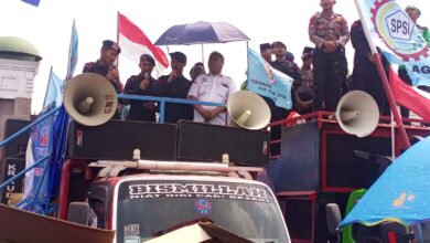 Ada Sholawat Dan Doa Bersama Saat Demo Buruh, di Gedung DPR/MPR RI Jakarta Ada Sholawat Dan Doa Bersama Saat Demo Buruh, di Gedung DPR/MPR RI Jakarta