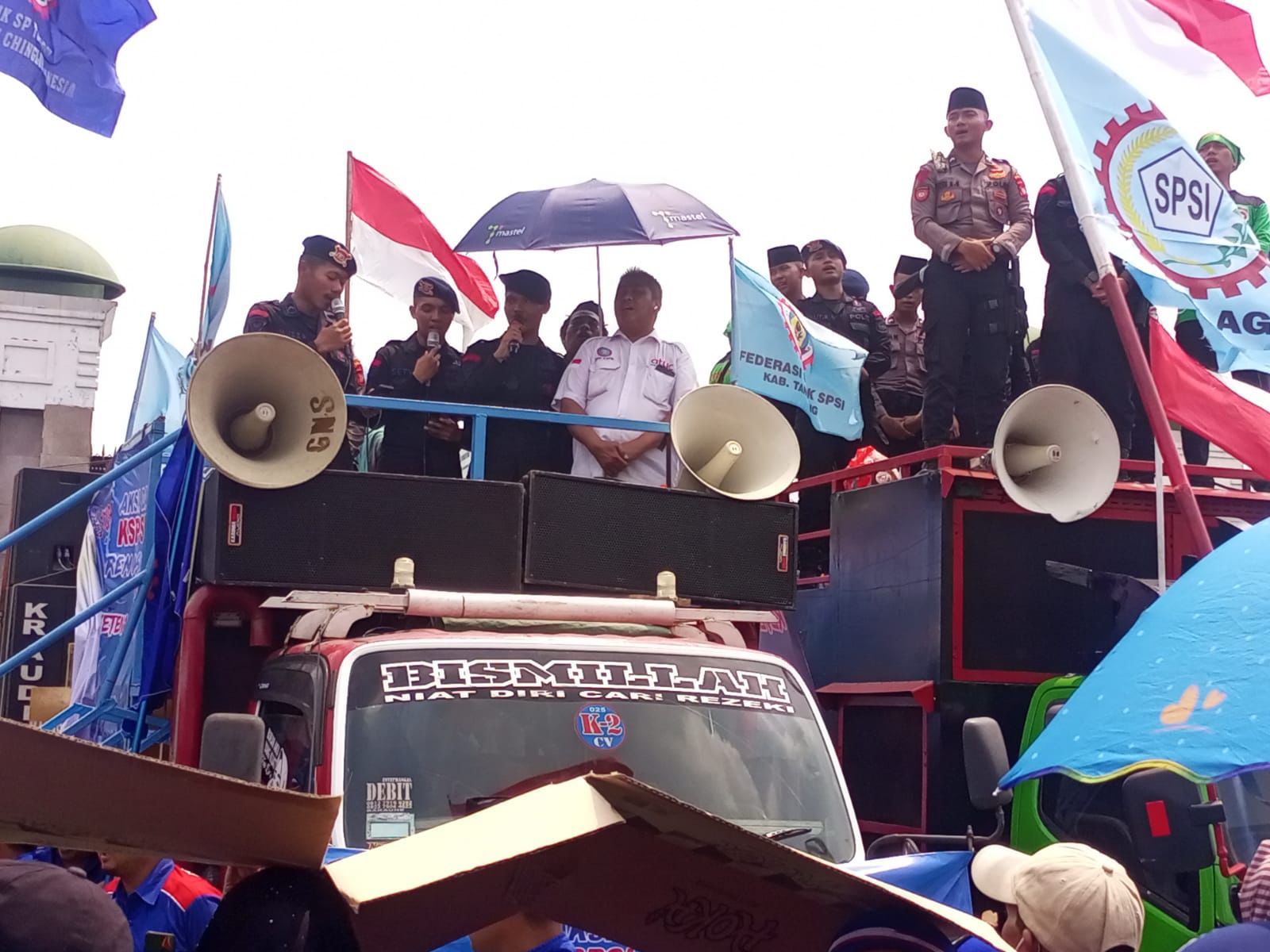 Ada Sholawat Dan Doa Bersama Saat Demo Buruh, di Gedung DPR/MPR RI Jakarta