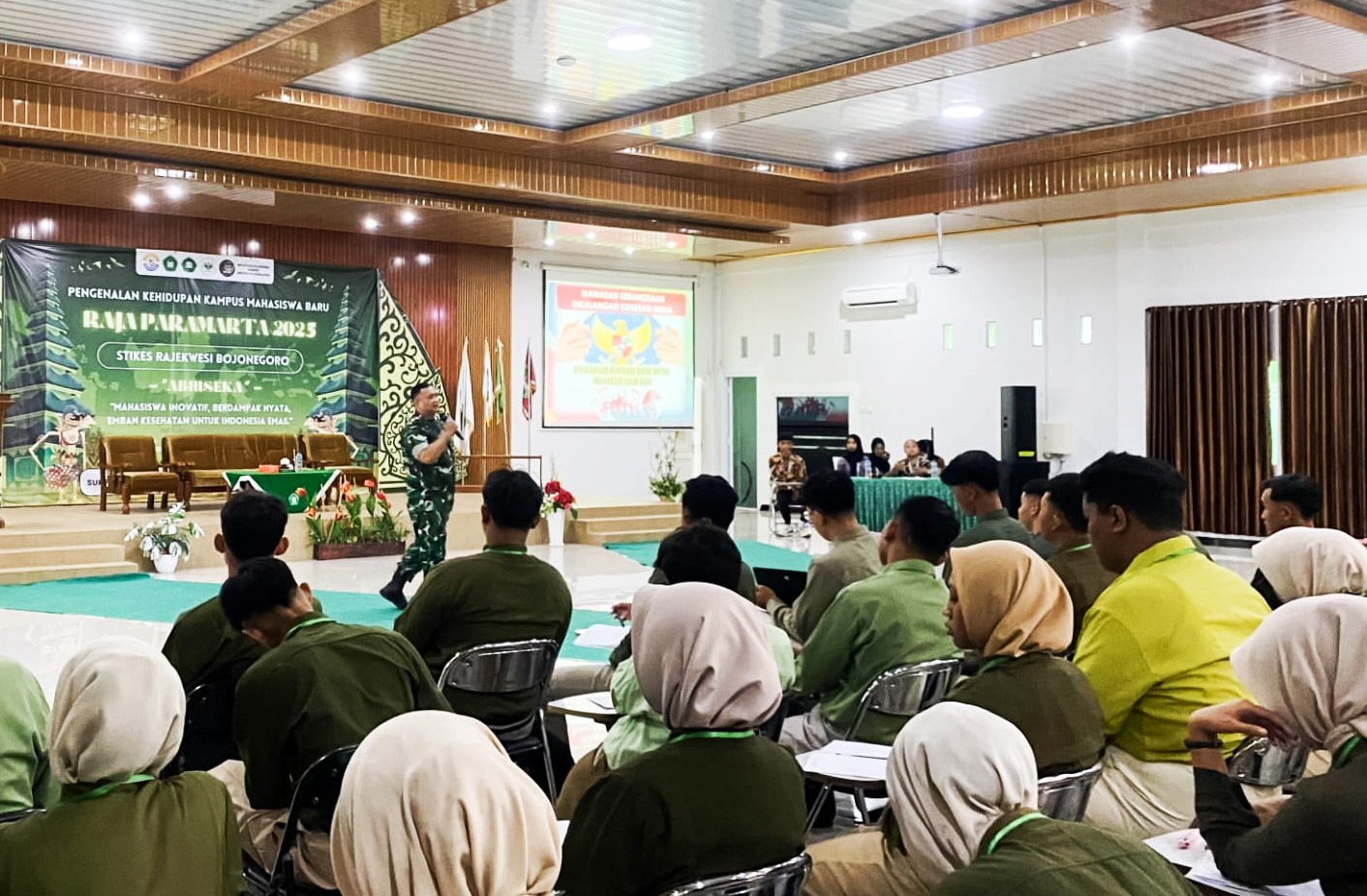 Bati Tuud Koramil Dander Bekali Ratusan Mahasiswa STIKes Rajekwesi Bojonegoro Dengan Wasbang