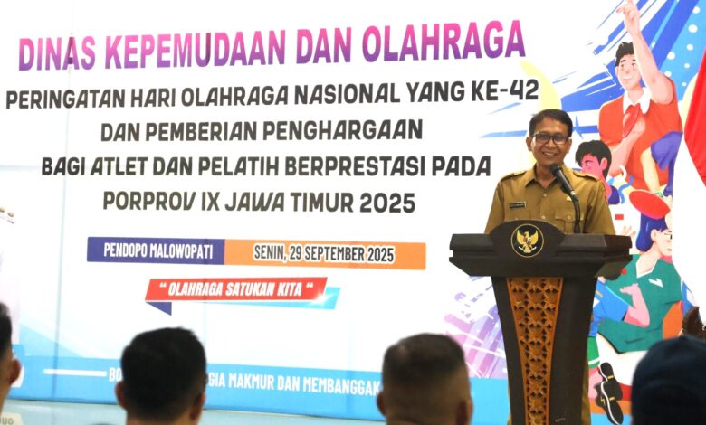 Bupati Bojonegoro Setyo Wahono Serahkan Bonus Kepada Para Atlet Peraih Medali di Porprov Jatim 2025 Bupati Bojonegoro Setyo Wahono Serahkan Bonus Kepada Para Atlet Peraih Medali di Porprov Jatim 2025