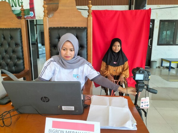 Dispendukcapil Bojonegoro Jemput Bola, Ratusan Anak Ikut Program KIA, di Desa Lengkong, Balen Dispendukcapil Bojonegoro Jemput Bola, Ratusan Anak Ikut Program KIA, di Desa Lengkong, Balen