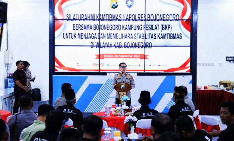 Kapolres Bojonegoro AKBP Afrian Satya Permadi Jalin Silaturahmi Kamtibmas Dengan Bojonegoro Kampung Pesilat Kapolres Bojonegoro AKBP Afrian Satya Permadi Jalin Silaturahmi Kamtibmas Dengan Bojonegoro Kampung Pesilat