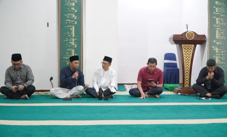 Kominfo Jatim Gelar Doa Bersama dan Istighotsah Untuk Keselamatan Bangsa Kominfo Jatim Gelar Doa Bersama dan Istighotsah Untuk Keselamatan Bangsa