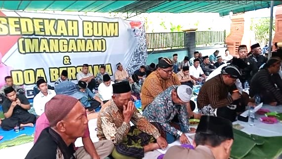 Melongok, Tradisi Sedekah Bumi Di Petilasan Sunan Ampel, di Desa Ngampel, Kapas Melongok, Tradisi Sedekah Bumi Di Petilasan Sunan Ampel, di Desa Ngampel, Kapas