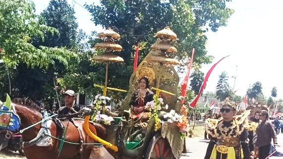 Meriah, Karnaval HUT RI Ke-80 Kecamatan Kanor, Diikuti 29 Kelompok, Dengan 2.260 Peserta Dan Disaksikan Ribuan Penonton Meriah, Karnaval HUT RI Ke-80 Kecamatan Kanor, Diikuti 29 Kelompok, Dengan 2.260 Peserta Dan Disaksikan Ribuan Penonton