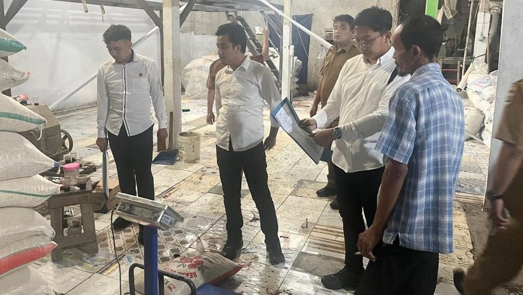 Pabrik Beras Oplosan di Serang Berhasil Dibongkar, Beroperasi Lebih dari 10 Tahun Pabrik Beras Oplosan di Serang Berhasil Dibongkar, Beroperasi Lebih dari 10 Tahun