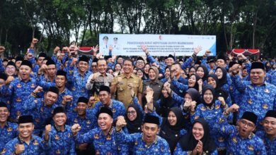 Bupati Bojonegoro Secara Resmi Serahkan SK Kepada 1.430 CPNS dan PPPK