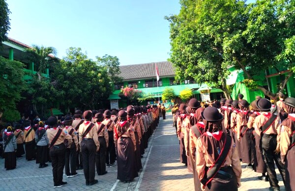 Asah Kemandirian, Ratusan Siswa di Bojonegoro Ikuti Ujian Pengukuhan Pramuka Garuda