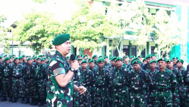 Antisipasi Meluasnya Kerusuhan, Ratusan Prajurit TNI Siaga Penuh di Bojonegoro: Pengamanan Intensif dan Imbauan untuk Menjaga Kedamaian Antisipasi Meluasnya Kerusuhan, Ratusan Prajurit TNI Siaga Penuh di Bojonegoro: Pengamanan Intensif dan Imbauan untuk Menjaga Kedamaian