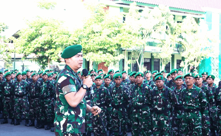 Antisipasi Meluasnya Kerusuhan, Ratusan Prajurit TNI Siaga Penuh di Bojonegoro: Pengamanan Intensif dan Imbauan untuk Menjaga Kedamaian Antisipasi Meluasnya Kerusuhan, Ratusan Prajurit TNI Siaga Penuh di Bojonegoro: Pengamanan Intensif dan Imbauan untuk Menjaga Kedamaian