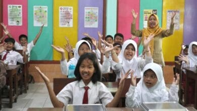 Senyum Para Siswa  SDN Kadipaten 1 Bojonegoro Saat Menikmati Menu MBG Senyum Para Siswa  SDN Kadipaten 1 Bojonegoro Saat Menikmati Menu MBG