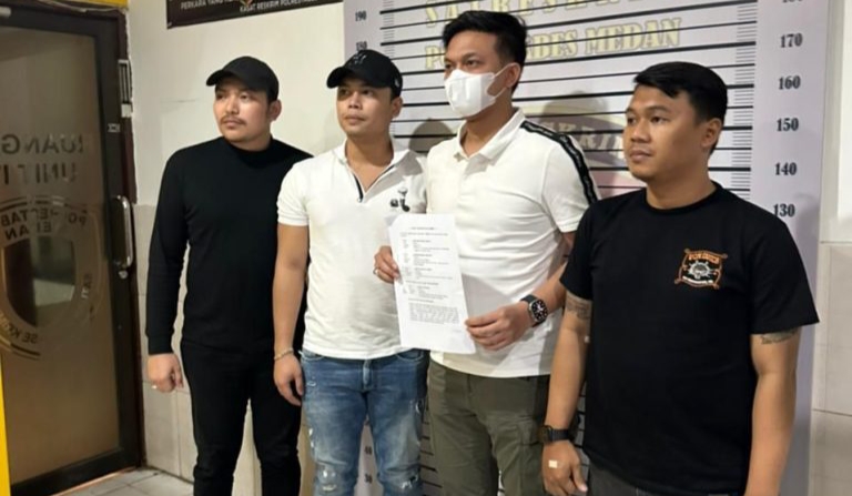 Kasus Dugaan Penganiayaan Victor Luiz Berakhir Damai: Mediasi Kekeluargaan Hasilkan Senyum dan Jabat Tangan Kasus Dugaan Penganiayaan Victor Luiz Berakhir Damai: Mediasi Kekeluargaan Hasilkan Senyum dan Jabat Tangan