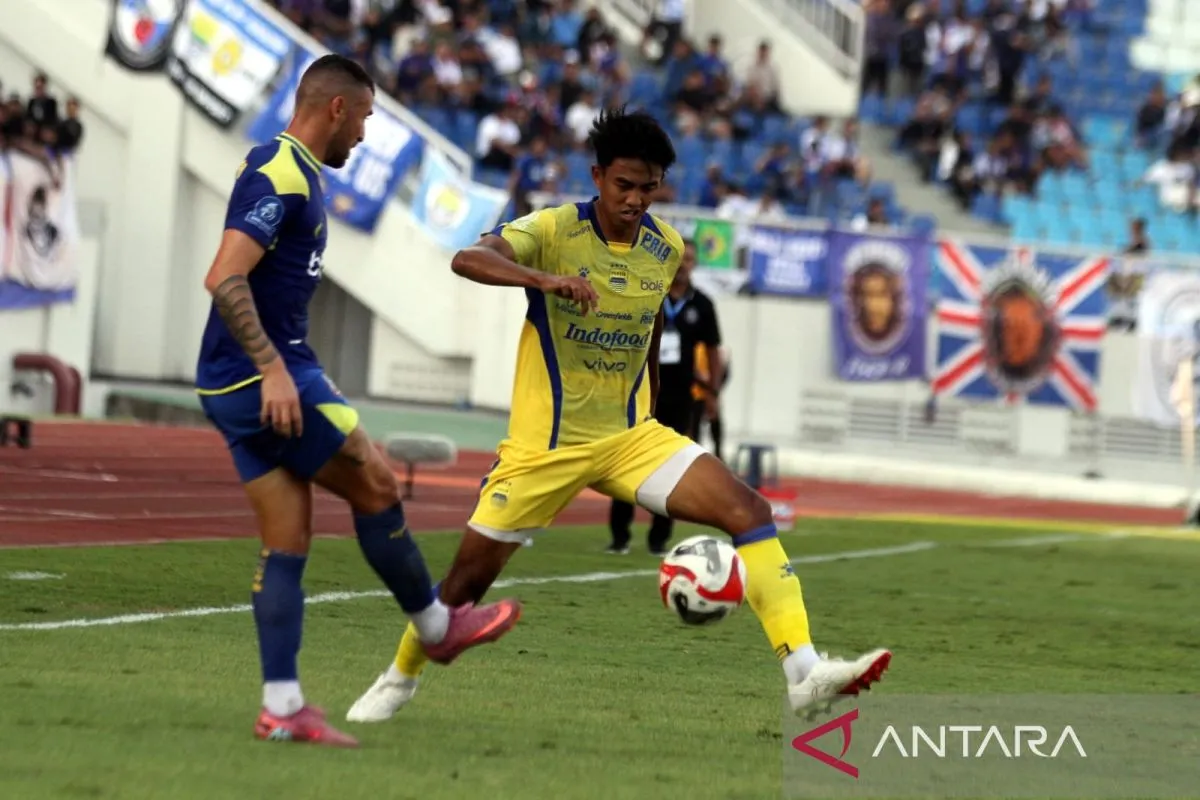 Mentalitas Baja dan Taktik Jitu Hodak Antarkan Persib Raih Kemenangan Dramatis di Kandang Arema