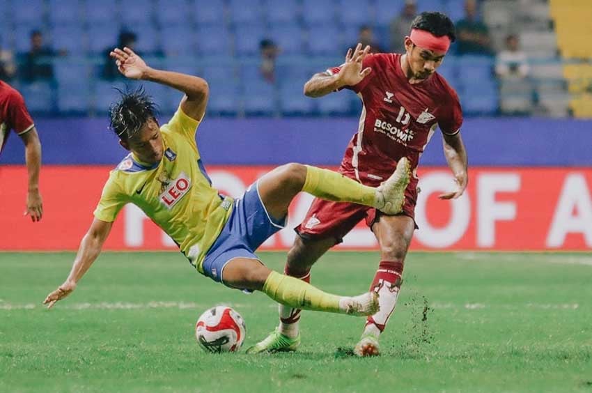 PSM Makassar dan PSIM Yogyakarta Bermain Imbang Tanpa Gol di Babak Pertama, Pertandingan Sengit di Stadion Gelora BJ Habibie