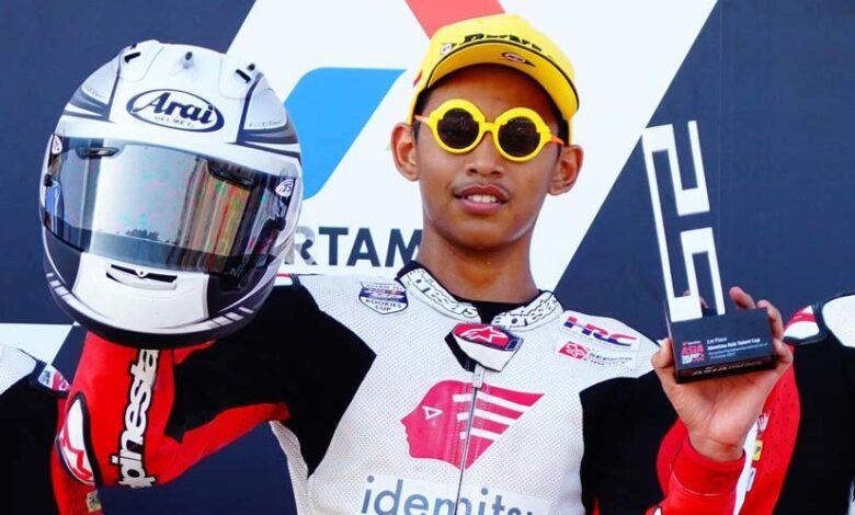 Veda Ega Pratama Hadapi Tantangan Besar untuk Tampil di Moto3: Dukungan Juragan 99 Menggema, Mimpi Naik Kelas Semakin Dekat Veda Ega Pratama Hadapi Tantangan Besar untuk Tampil di Moto3: Dukungan Juragan 99 Menggema, Mimpi Naik Kelas Semakin Dekat
