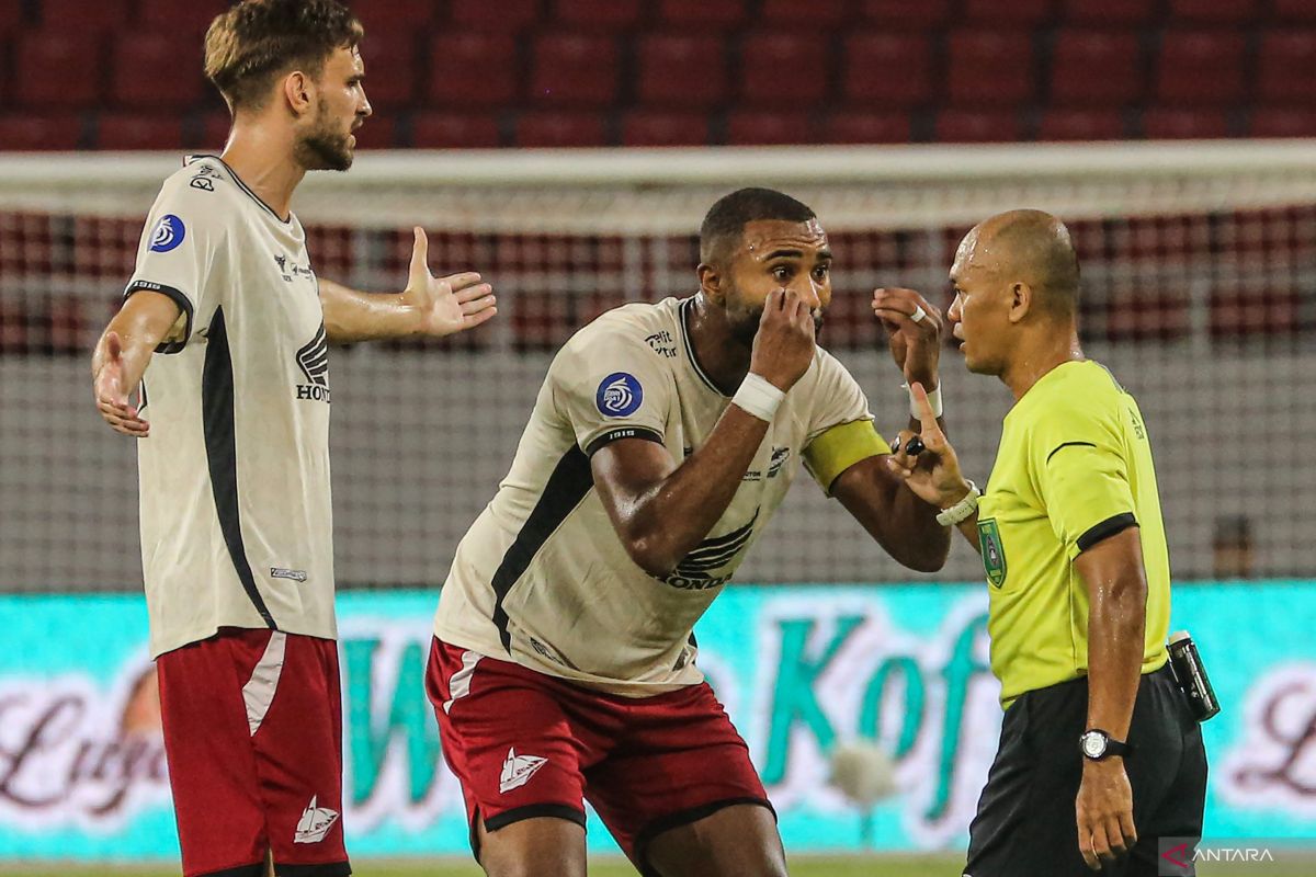 Yuran Fernandes Kembali Dihukum: Larangan Bermain Empat Pertandingan Akibat Menolak Bersalaman dengan Wasit