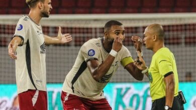Yuran Fernandes Kembali Jadi Sorotan: Aksi Tolak Salaman dengan Wasit Warnai Laga Kontra Persija