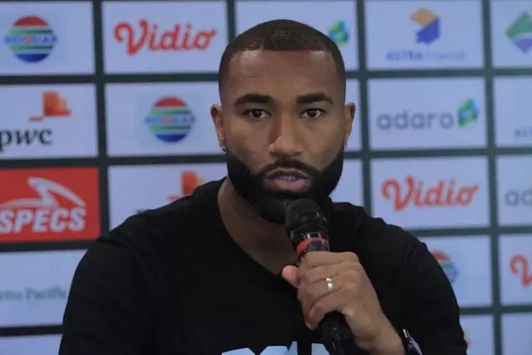 Yuran Fernandes Tolak Salaman dengan Wasit, Diduga Protes Kualitas Kepemimpinan, Netizen Berspekulasi Adanya Ketidakberesan