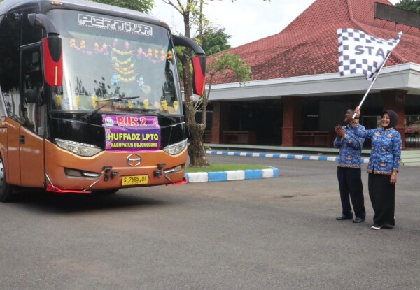 100 Hafidz dan Hafidzah Bojonegoro Berangkat Ke Surabaya Hendak Ikuti Doa Bersama HUT Provinsi Jatim Ke-80
