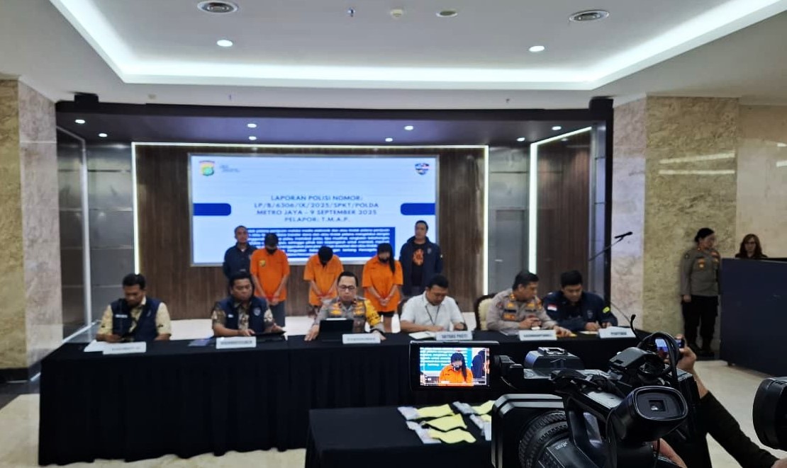 3 Tersangka Penipuan Trading Saham Berhasil Dibekuk Polda Metro Jaya 3 Tersangka Penipuan Trading Saham Berhasil Dibekuk Polda Metro Jaya