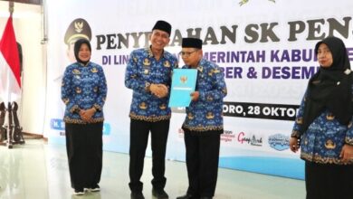 62 PNS Terima SK Purna Tugas, Bupati Wahono Ajak Mereka Terus Berkontribusi Untuk Daerah Walau Sudah Purna Tugas