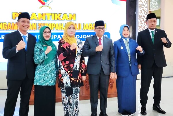 Akhirnya, Bupati Bojonegoro Setyo Wahono Secara Resmi Lantik Edi Susanto Jadi Sekda Bojonegoro Akhirnya, Bupati Bojonegoro Setyo Wahono Secara Resmi Lantik Edi Susanto Jadi Sekda Bojonegoro